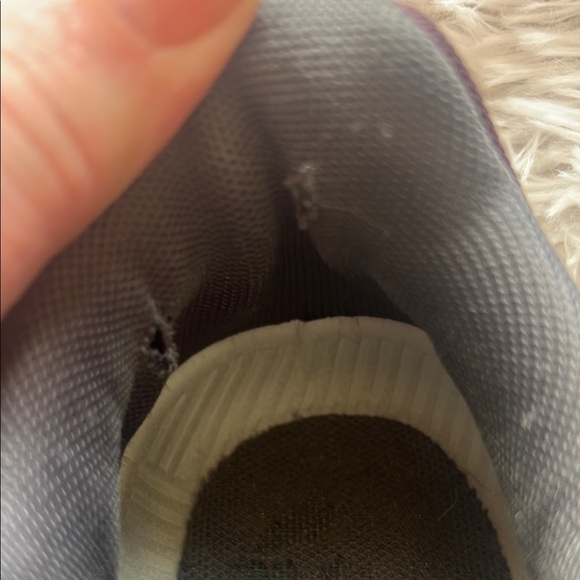 ON Running Gray and Maroon Sneakers - Picture 3 of 8